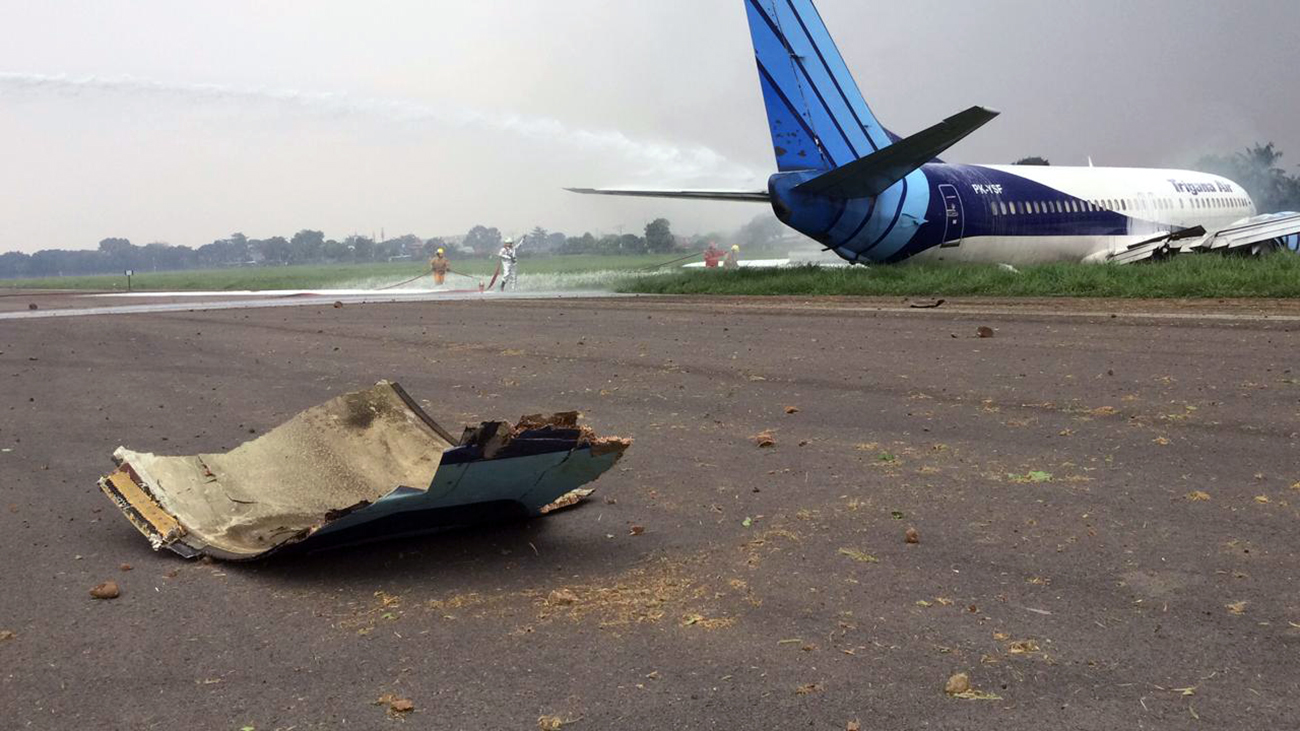 Un avion de Trigana Air se pose sur le ventre et sort de piste